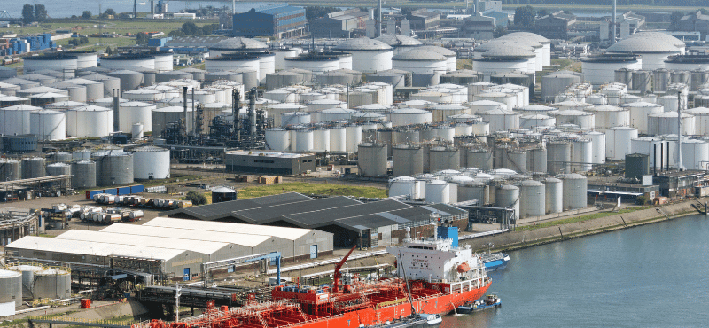 Refinaria ou terminal de armazenamento de petróleo na China